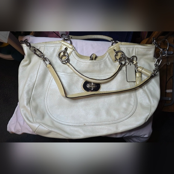 Coach Cream Leather Chain Link Shoulder Tote Bag - Picture 1 of 7